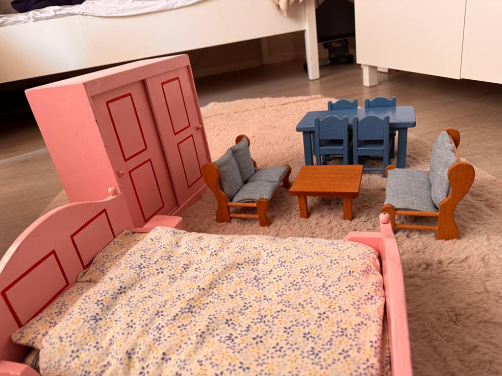 barbie meubels handgemaakt, Ophalen of Verzenden, Zo goed als nieuw, Poppenhuis