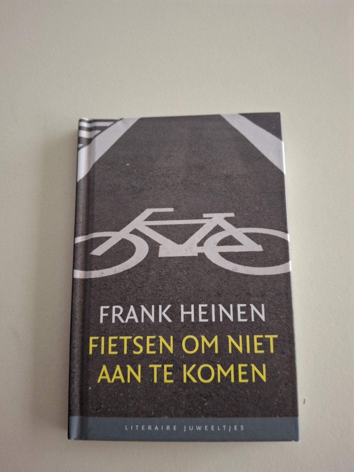 literaire juweeltjes.  Fietsen om niet aan te komen., Ophalen of Verzenden, Zo goed als nieuw