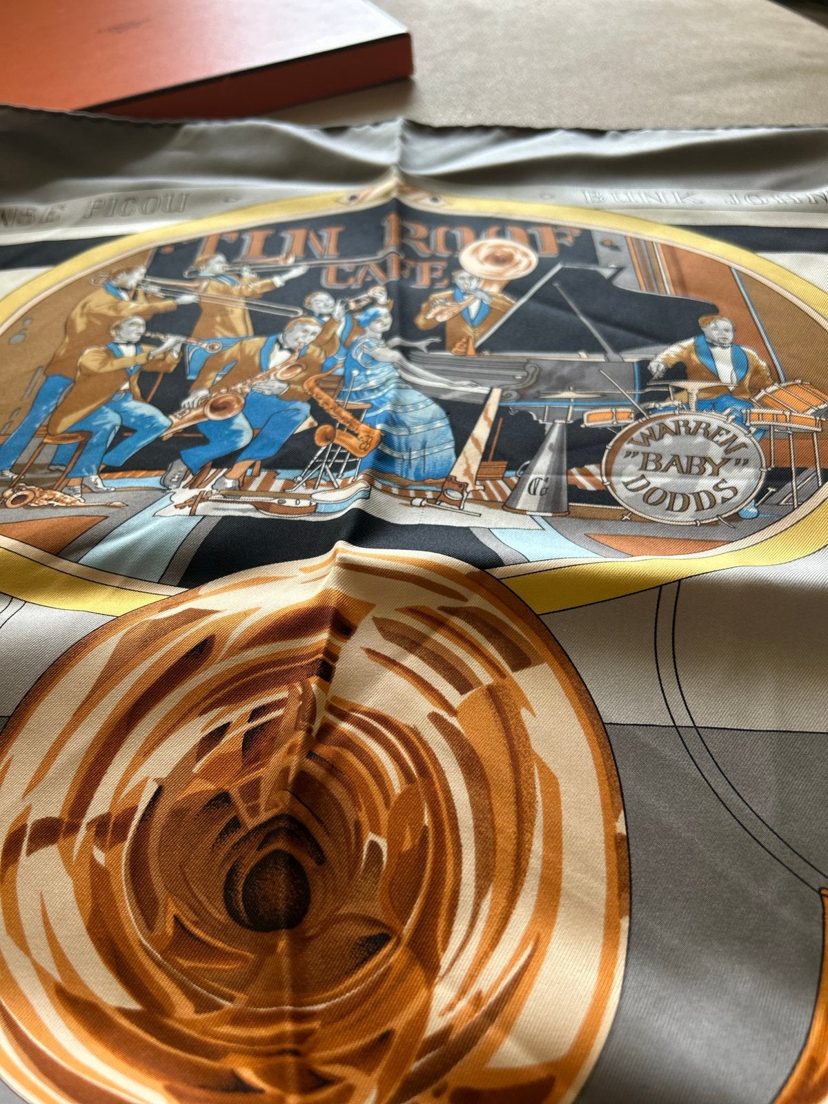 Hermès sjaal 90x90cm, zo goed als nieuw, met originele doos, Kleding | Dames, Overige Dameskleding, Ophalen of Verzenden, Zo goed als nieuw