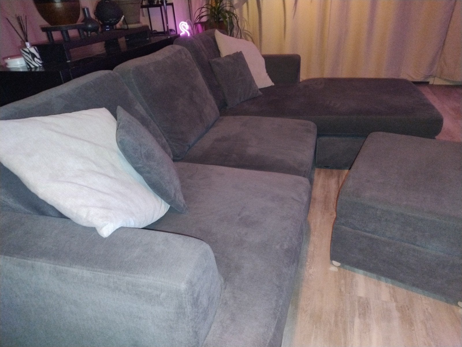 Grijze hoek bank met hocker en 4 kussens, Ophalen, 250 tot 300 cm, Gebruikt, Hoekbank