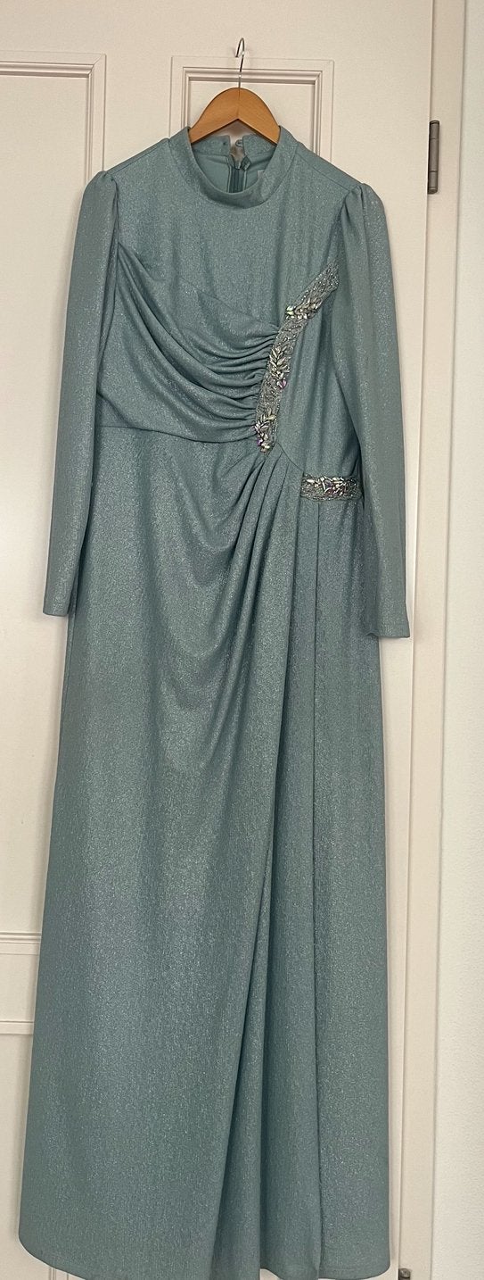 dames avondjurk A lijn Eu maat :42-44 ( abiye), Kleding | Dames, Galajurk, Maat 42/44 (L), Zo goed als nieuw, Verzenden