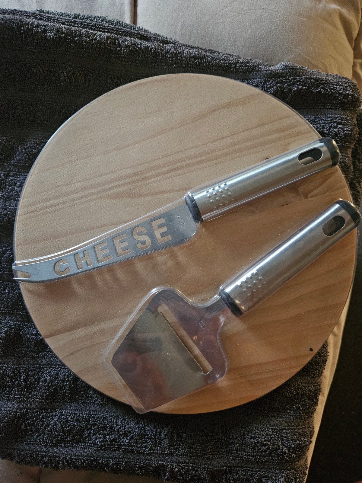 Kaasplank met kaasschaaf en kaasmes, Hout, Snij-/serveerplank, Nieuw, Ophalen of Verzenden