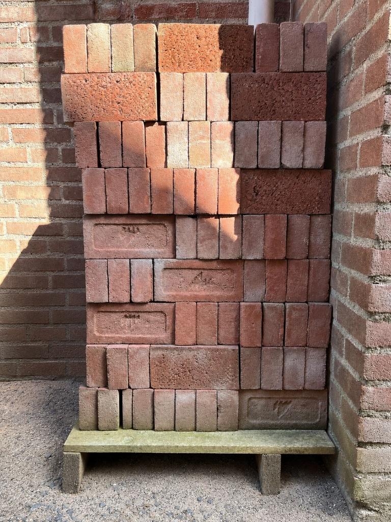 Waalformaat terracotta kleur bakstenen/gevelstenen, Doe-het-zelf en Verbouw, Metselstenen, Ophalen, Zo goed als nieuw, Bakstenen