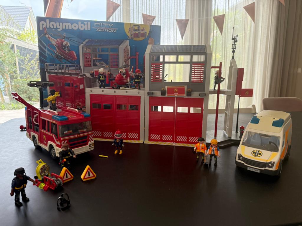 Playmobil brandweerauto, kazerne en ziekenwagen, Kinderen en Baby's, Speelgoed | Playmobil, Ophalen, Gebruikt