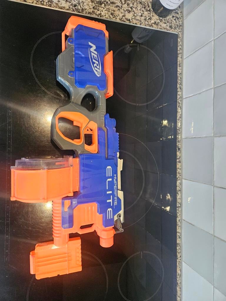 Nerf Elite Hyperfire blaster met magazijn, Kinderen en Baby's, Speelgoed | Buiten | Actiespeelgoed, Ophalen of Verzenden, Zo goed als nieuw
