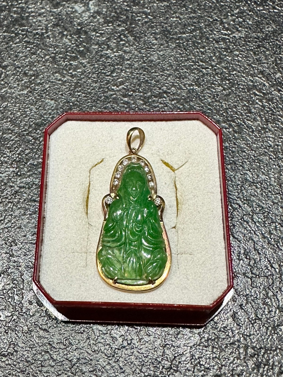 Gouden hanger met gesneden jade Guanyin en briljanten, Ophalen of Verzenden