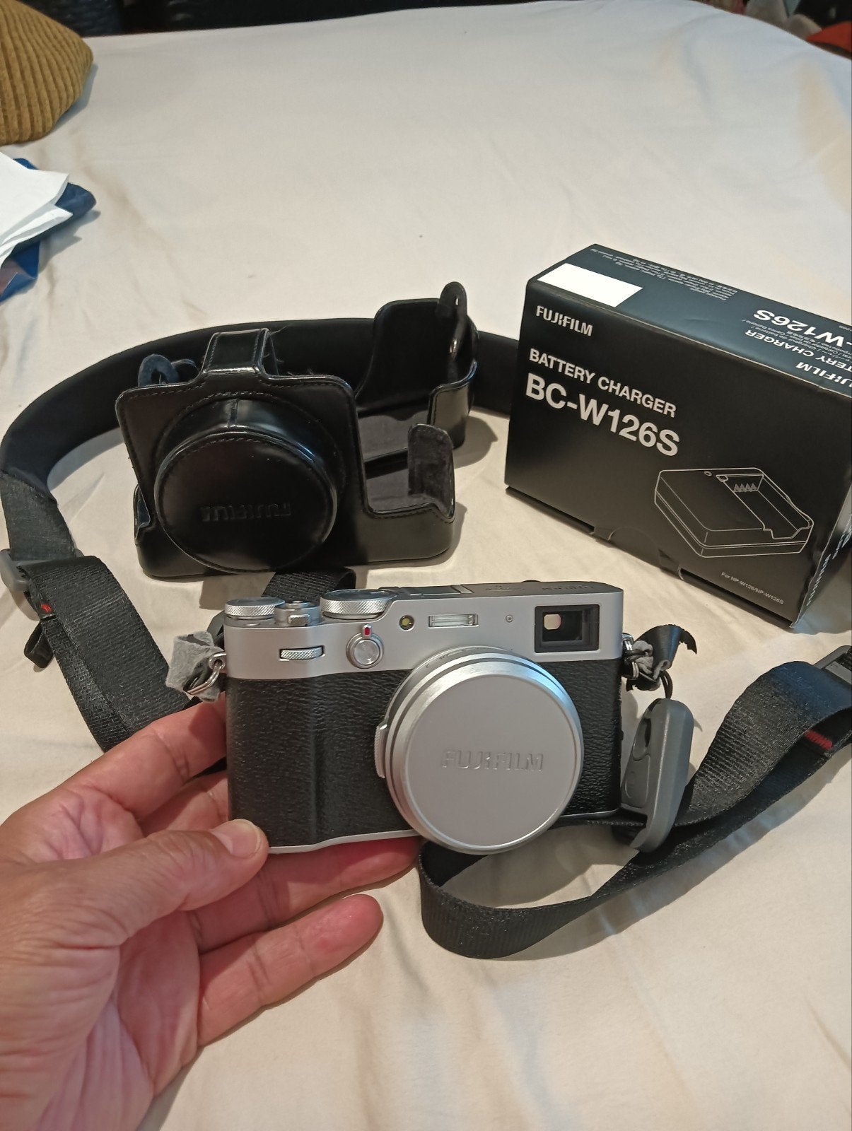 Fujifilm X100V Zilver met accessoires - Zo goed als nieuw, Ophalen of Verzenden, Zo goed als nieuw, Geen optische zoom
