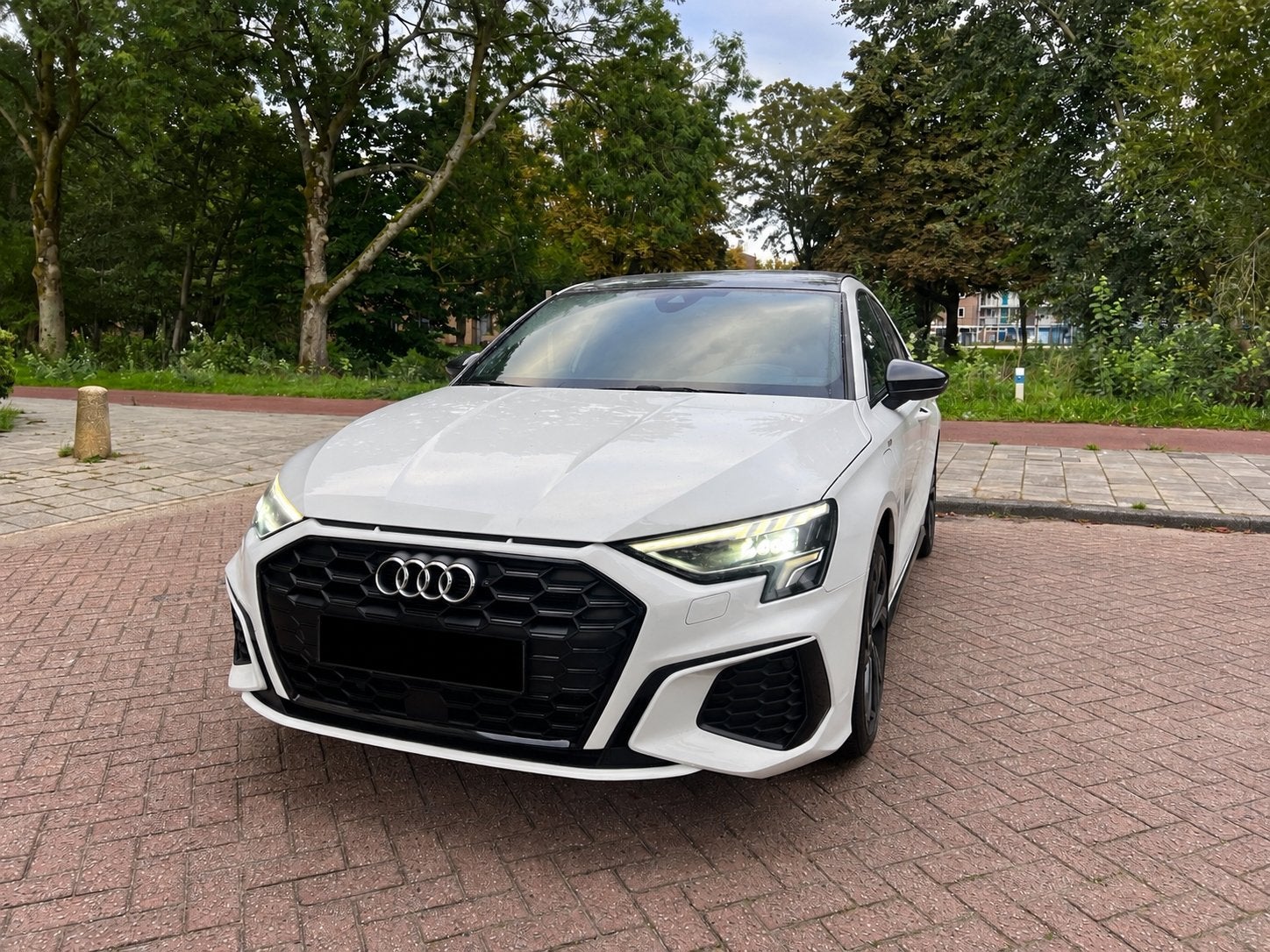 Audi A3 45 TFSI e Hybride | 3x S line | Pano | Matrix LED, Auto's, Zwart, 4 cilinders, Verwarmde buitenspiegels, Wit