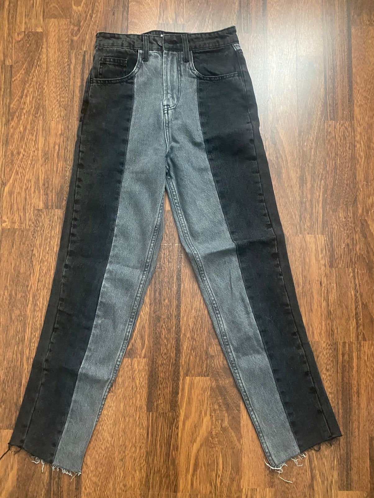 Stradivarius Straight Leg Jeans - Maat 32, Kleding | Dames, Spijkerbroeken en Jeans, Ophalen of Verzenden, Zo goed als nieuw, Grijs