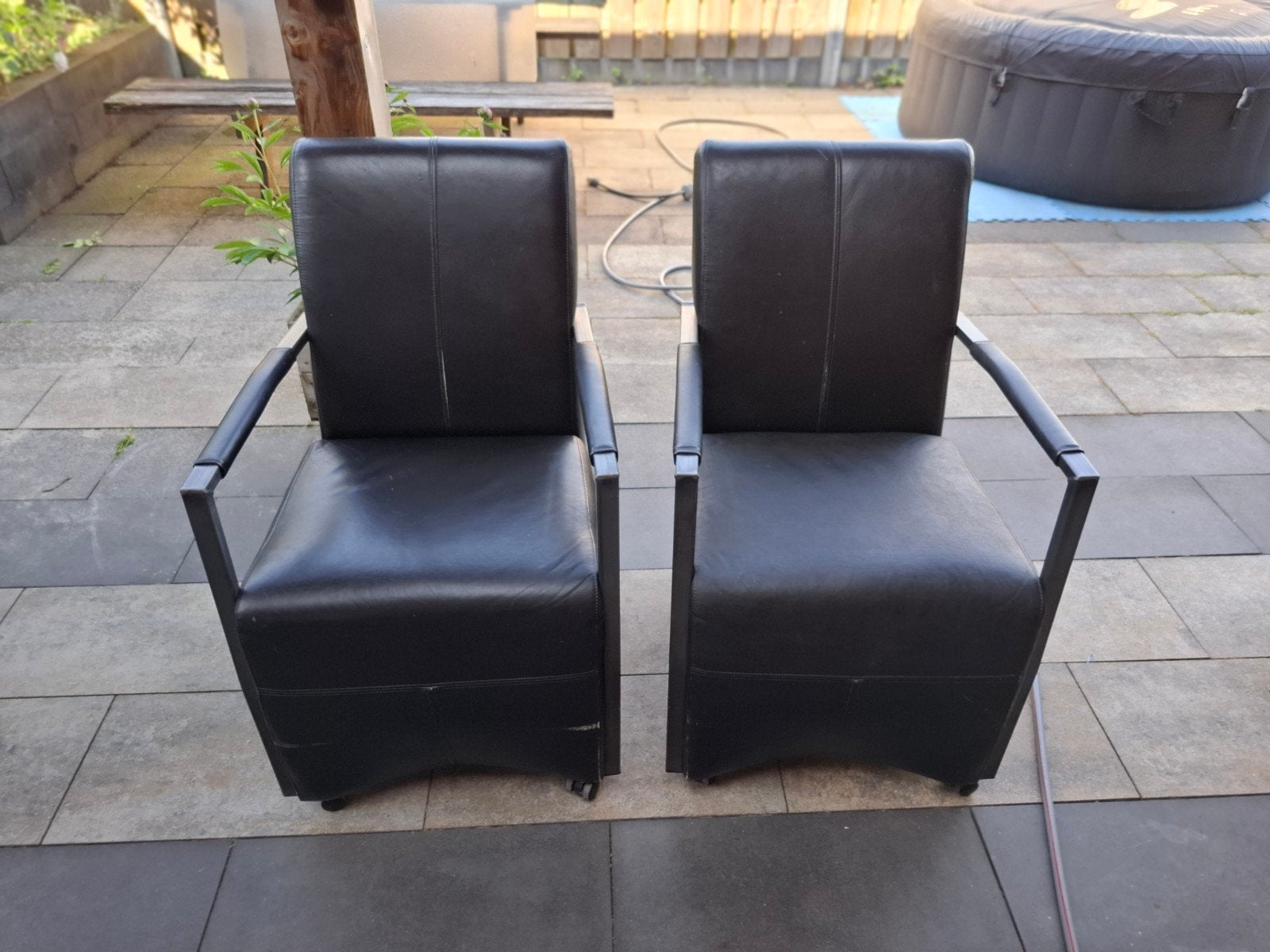 2 eetkamerstoelen met wieltjes, Ophalen, Gebruikt, Twee, Zwart