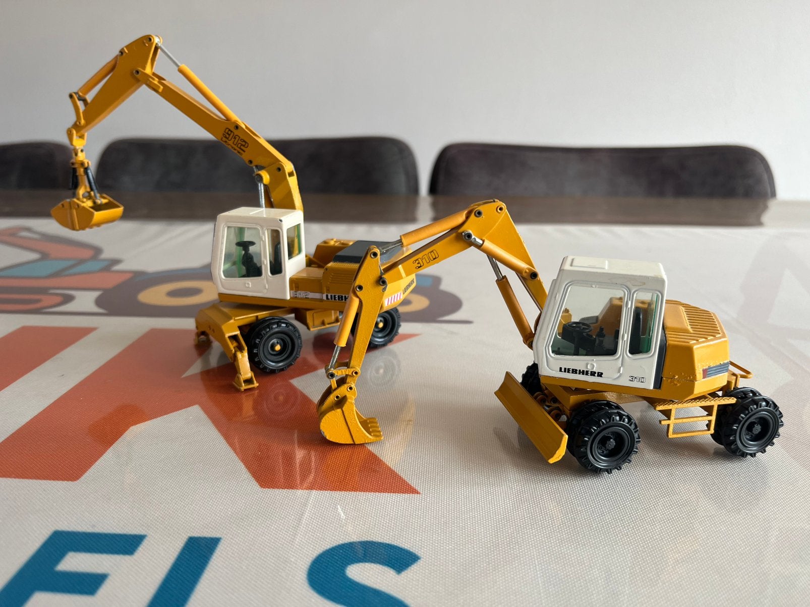 Duo Liebherr mobiele graafmachines Conrad 310-912, Hobby en Vrije tijd, Ophalen of Verzenden, Gebruikt, Hijskraan, Tractor of Landbouw