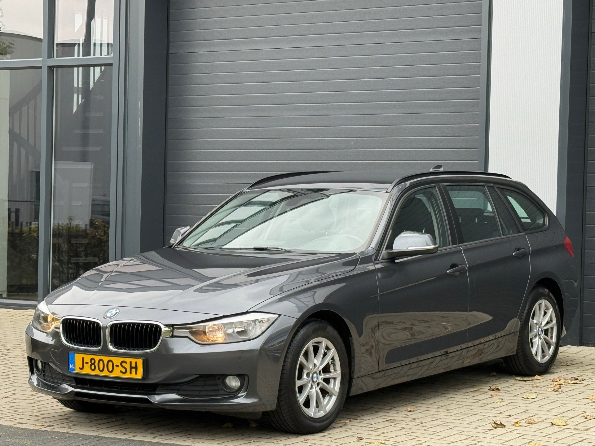 BMW 3-serie Touring 316i Executive / PDC SENSOREN / TREKHAAK, Auto's, Gebruikt, Euro 6, 4 cilinders, Handgeschakeld