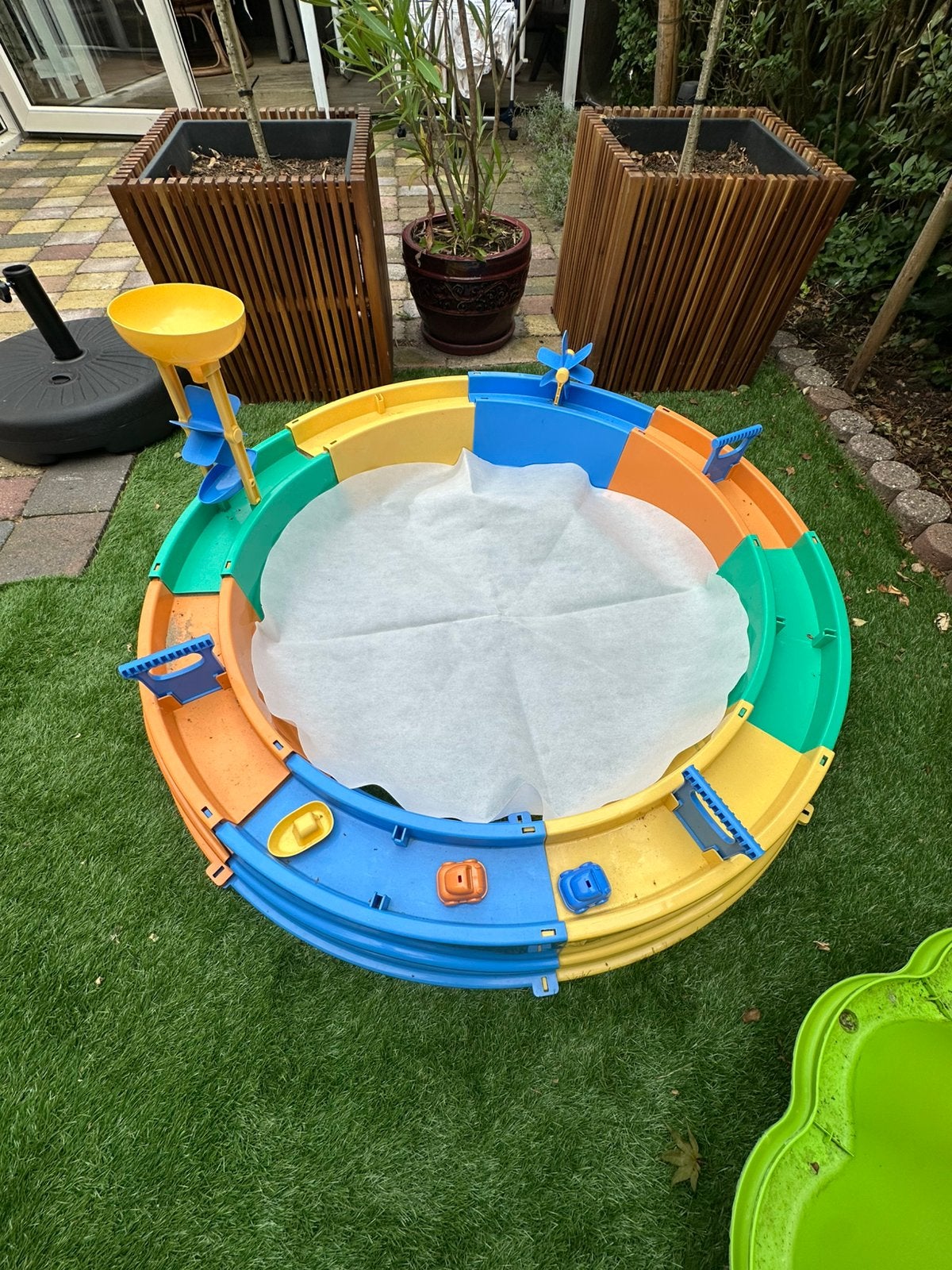 Zandbak met waterbaan, Ophalen, Zo goed als nieuw