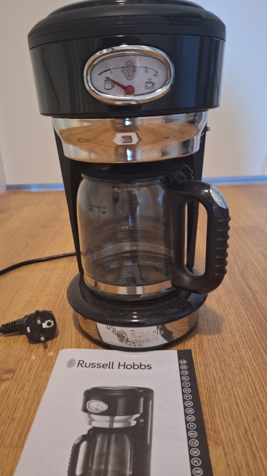 Russell Hobbs Retro Koffiezetapparaat Zwart, Ophalen, Koffiemachine, Gemalen koffie, Zo goed als nieuw