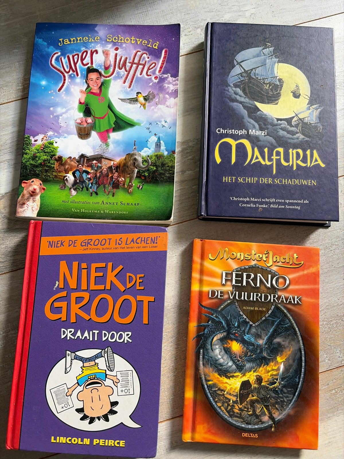 4 leuke kinderboeken: Superjuffie, Niek de Groot, Malfuria,, Ophalen of Verzenden, Gelezen, Fictie algemeen