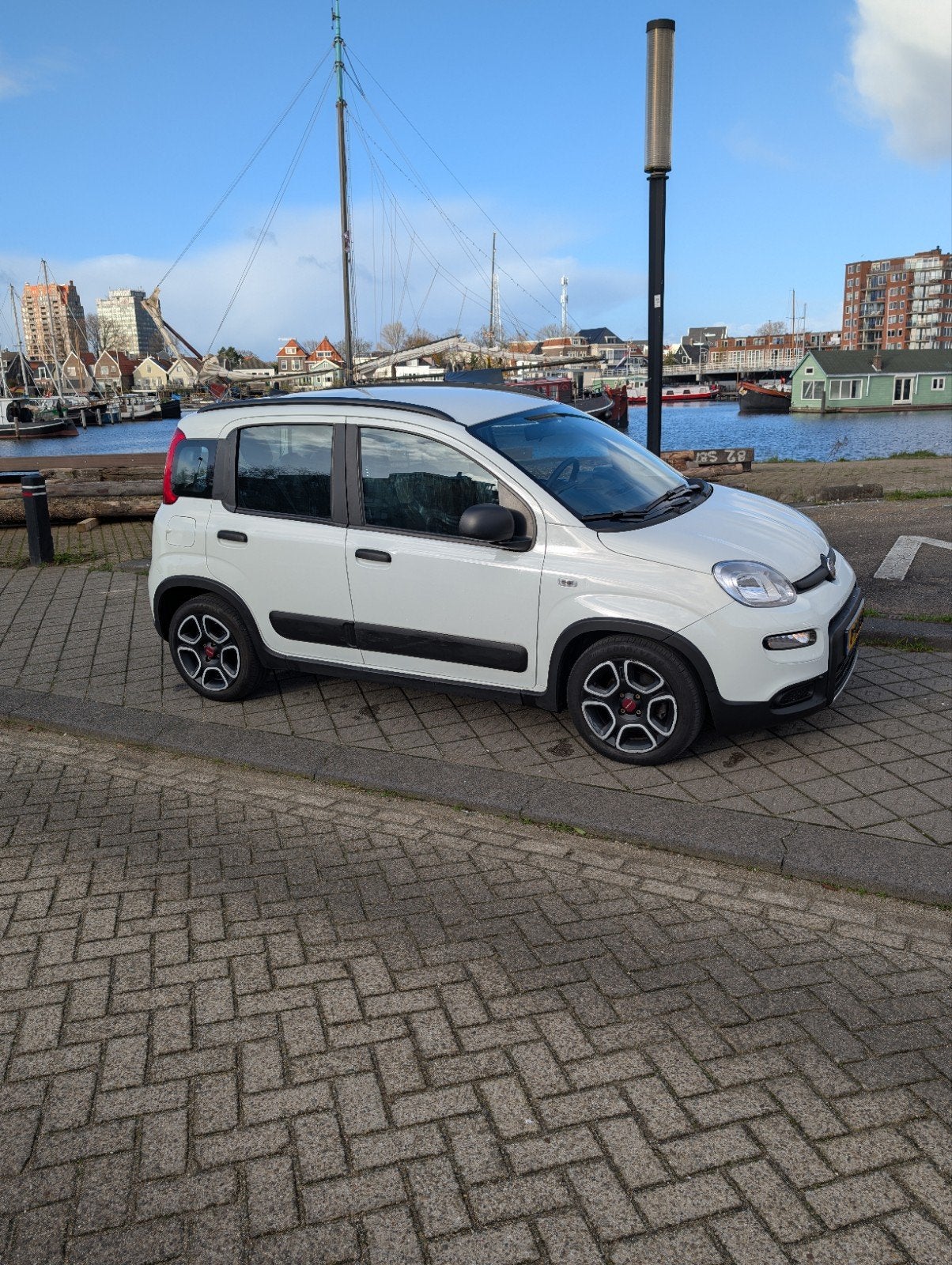 Fiat Panda 1.0 70pk Hybrid 2022 Wit, Auto's, Voorwielaandrijving, Stof, 40 €/maand, Zwart