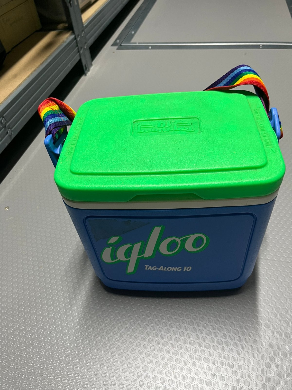 Igloo koelbox met regenboog draagriem, Ophalen, Zo goed als nieuw, Koelelement