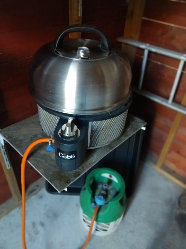 Cobb gasgrill 43 cm met thermometer en gasfles, Ophalen of Verzenden, Gebruikt, Cobb