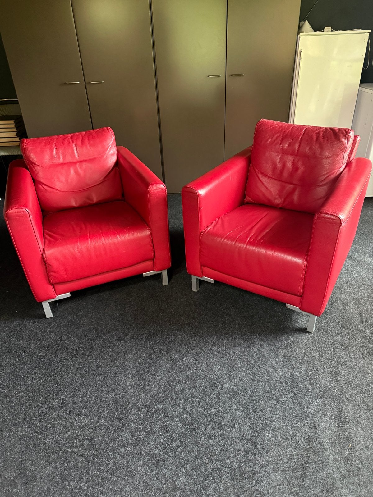 Twee rode leren fauteuils, Huis en Inrichting, Stoelen, Ophalen, Twee, Leer, Zo goed als nieuw