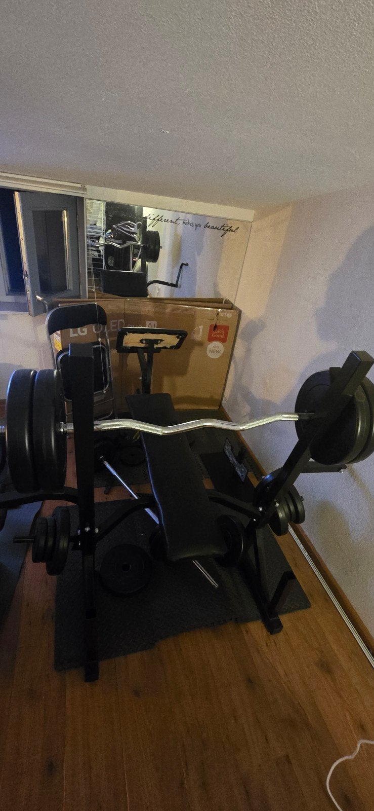 Fitnessbank met halterstang en gewichten, Sport en Fitness, Fitnessmaterialen, Gebruikt, Fitnessbank, Armen, Borst, Rug, Ophalen