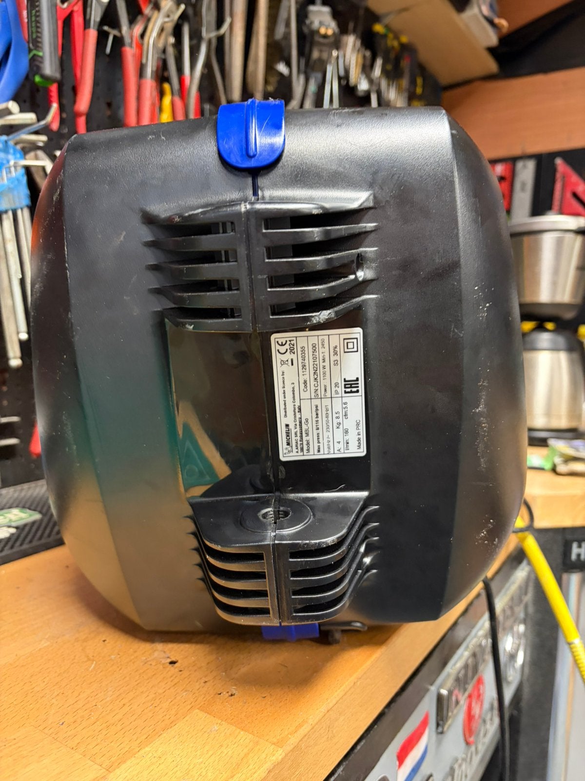 Michelin wand compressor met slang haspel, Doe-het-zelf en Verbouw, Compressors, Minder dan 25 liter, Ophalen of Verzenden, Gebruikt