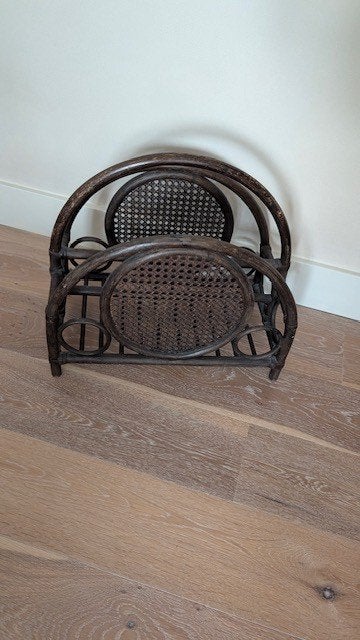 Vintage rotan tijdschriftenrek, Huis en Inrichting, Woonaccessoires | Krantenbakken en Lectuurbakken, Natuurlijk materiaal, Lectuurbak