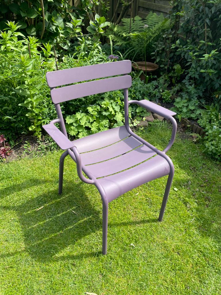 Fermob luxembourg met armleuning, Tuin en Terras, Ophalen of Verzenden, Gebruikt, Metaal, Stapelbaar