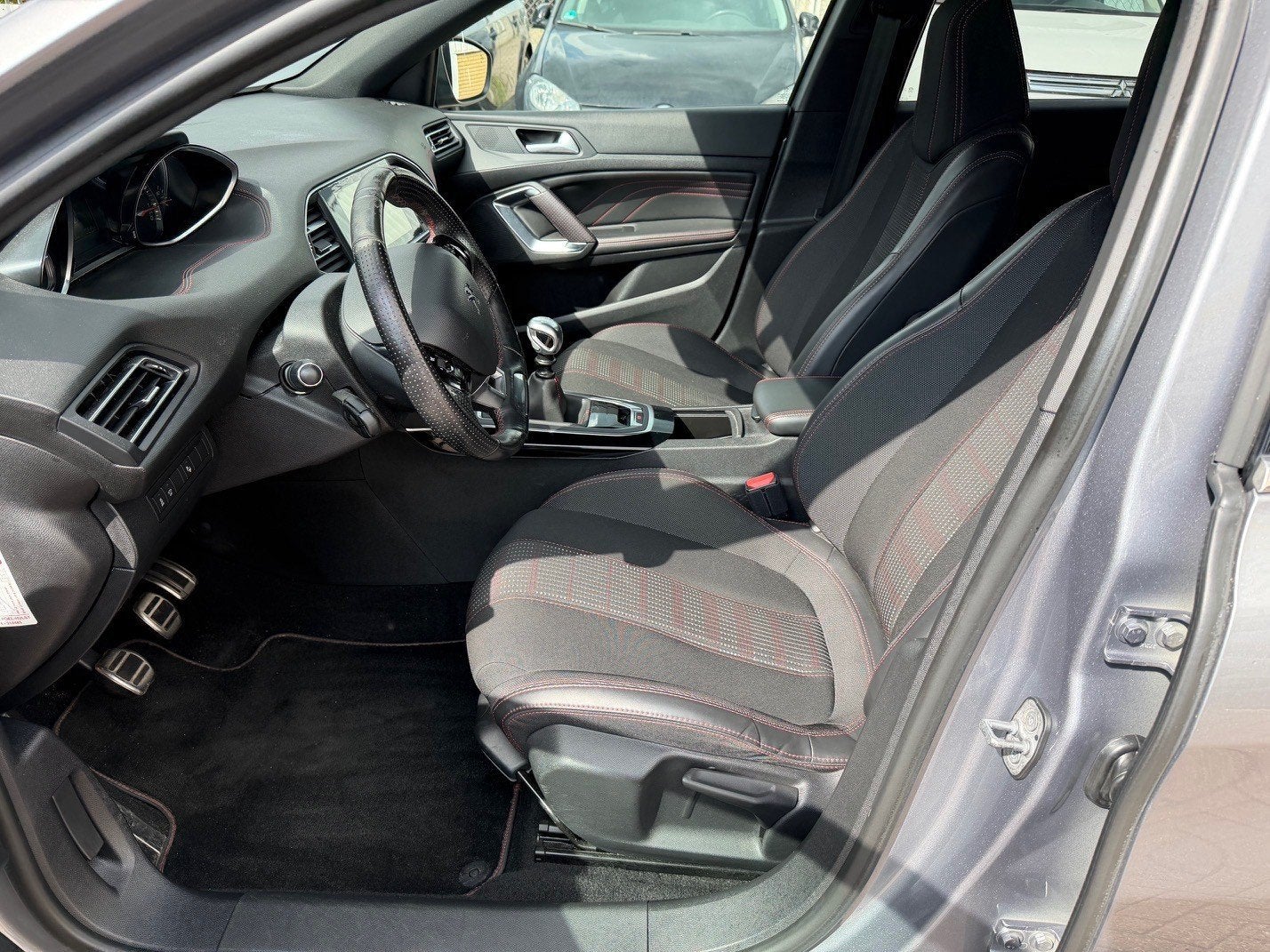 Peugeot 308 SW 1.2 PureTech GT-line APK T/M 24-8-2027, Auto's, Peugeot, Gebruikt, 1199 cc, 1165 kg, Leder en Stof