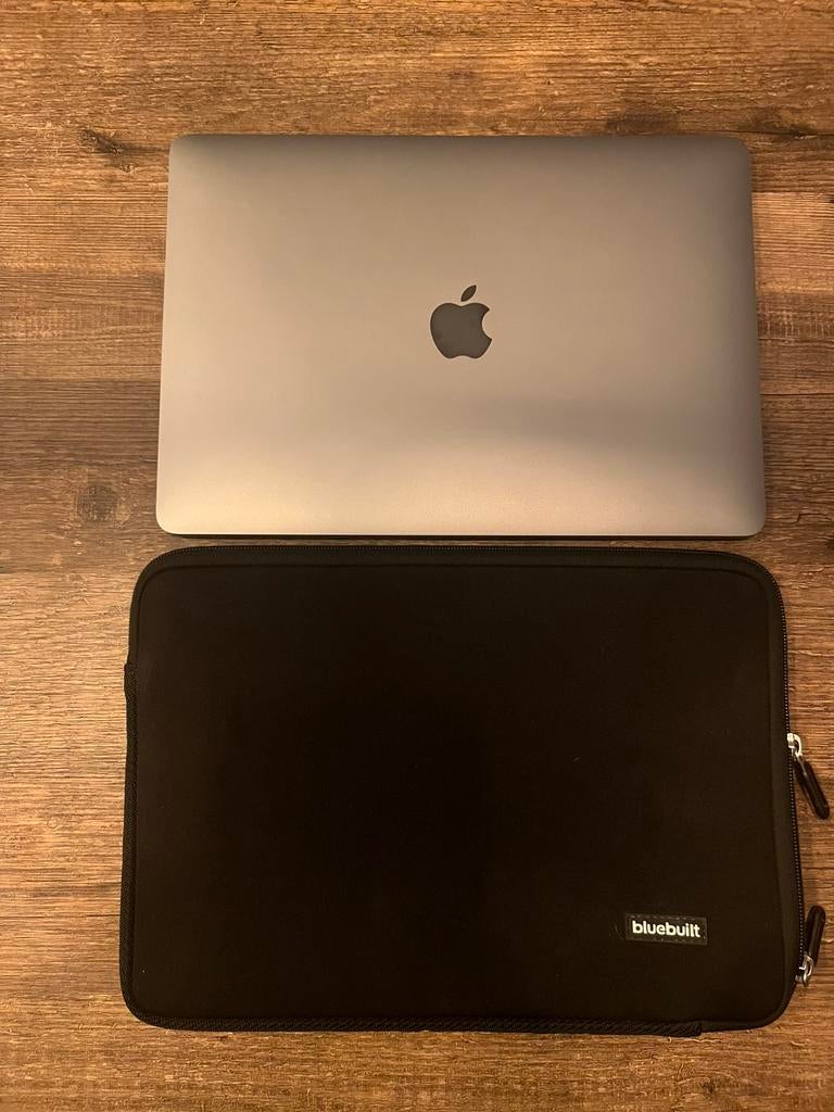 Apple (MGN63) MacBook Air M1 2020 (incl. Hoes & lader), 256 GB, Qwerty, 8 GB, 13 inch