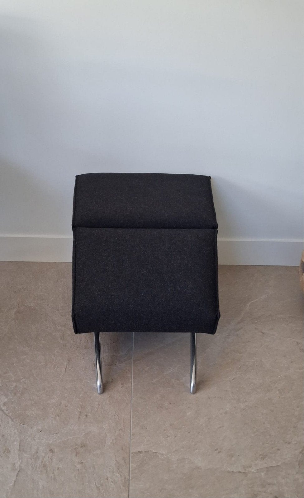 Design on Stock hocker "Solo", Huis en Inrichting, Banken | Voetenbanken en Poefen, Ophalen, 75 tot 100 cm, Zo goed als nieuw