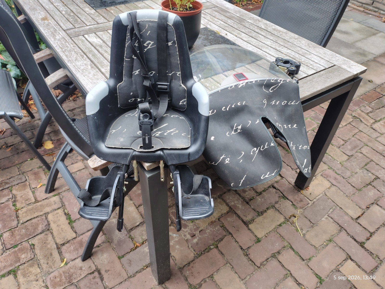Bobike fietszitje met windscherm en voetsteuntjes, Fietsen en Brommers, Fietsaccessoires | Fietsstoeltjes, Ophalen of Verzenden
