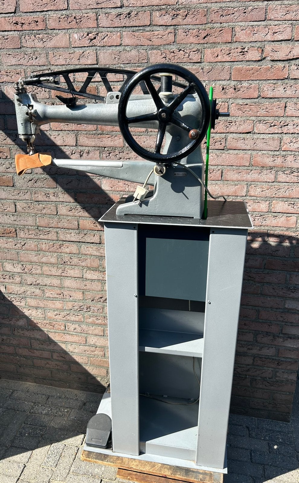 Adler naaimachine vrije arm stikmachine schoenmakerij, Ophalen, Gebruikt
