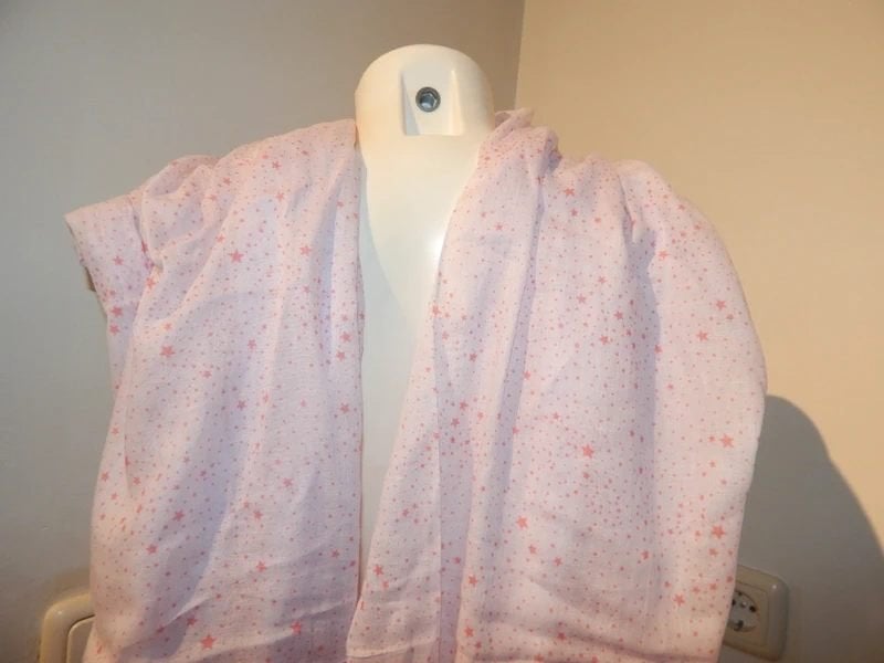 Repeat grote shawl roze sterretjes motief Nieuw met label, Kleding | Dames, Verzenden, Nieuw, Sjaal, Maat 38/40 (M)