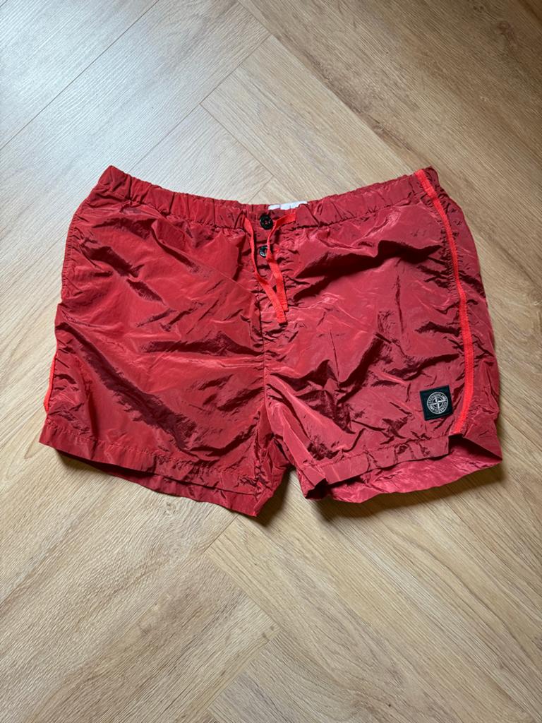Stone Island zwembroek rood, Kleding | Heren, Badmode en Zwemkleding, Ophalen of Verzenden, Maat 52/54 (L), Rood, Zwemshort