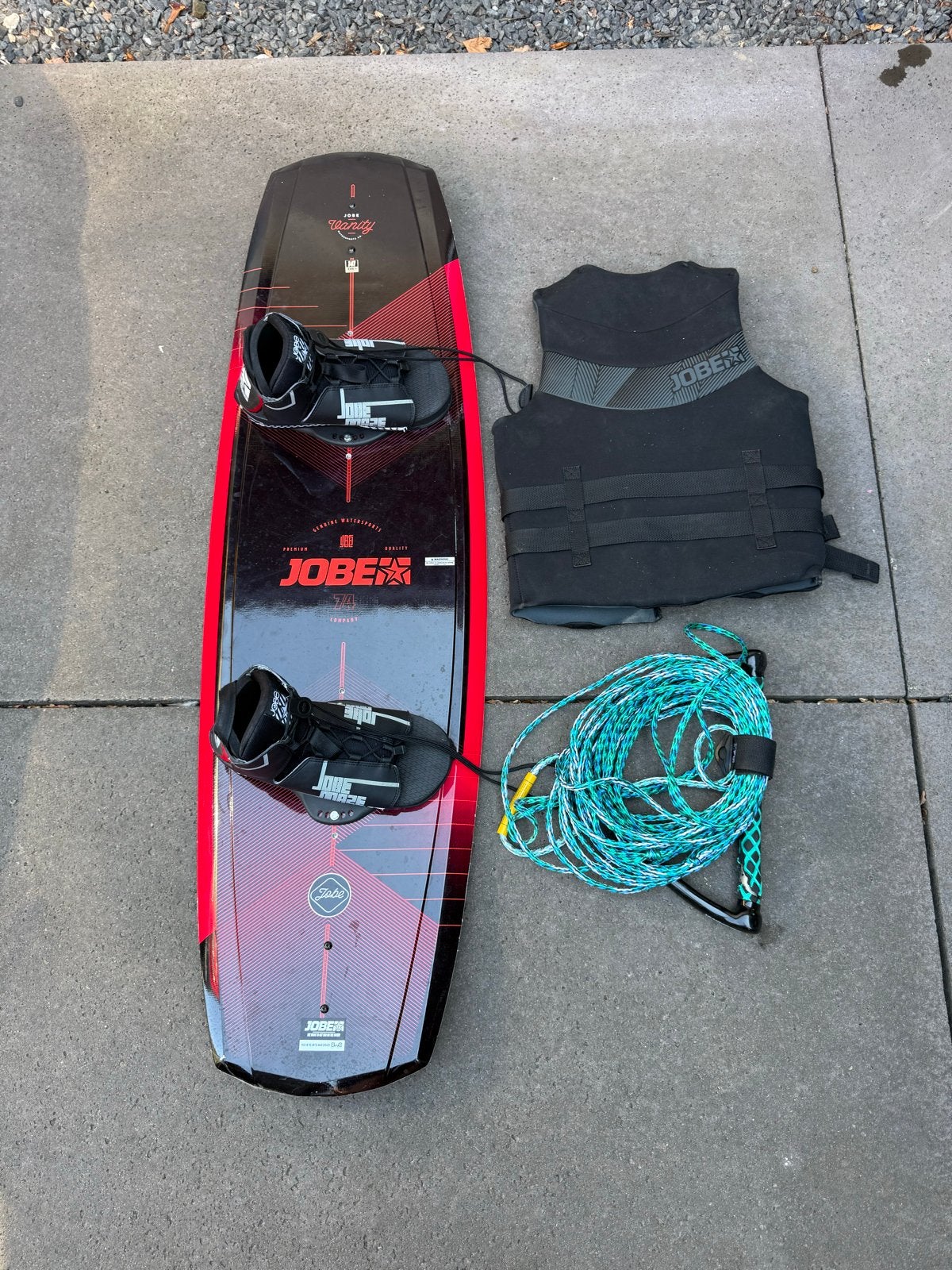 Wakeboard set: Jobe Vanity board, zwemvest en ski lijn, Watersport en Boten, Ophalen of Verzenden, Gebruikt, Board en Schoenen