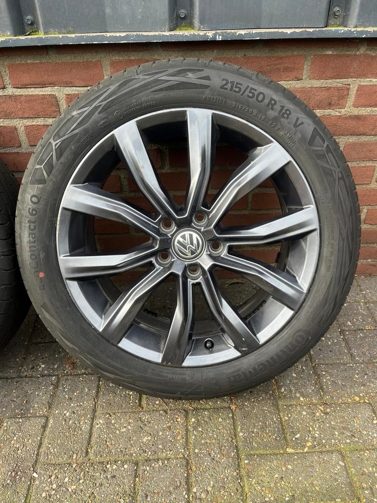 Originele 18” Volkswagen T-roc zomerset Continental, Auto-onderdelen, Banden en Velgen, Ophalen, 18 inch, Banden en Velgen, 3833BP