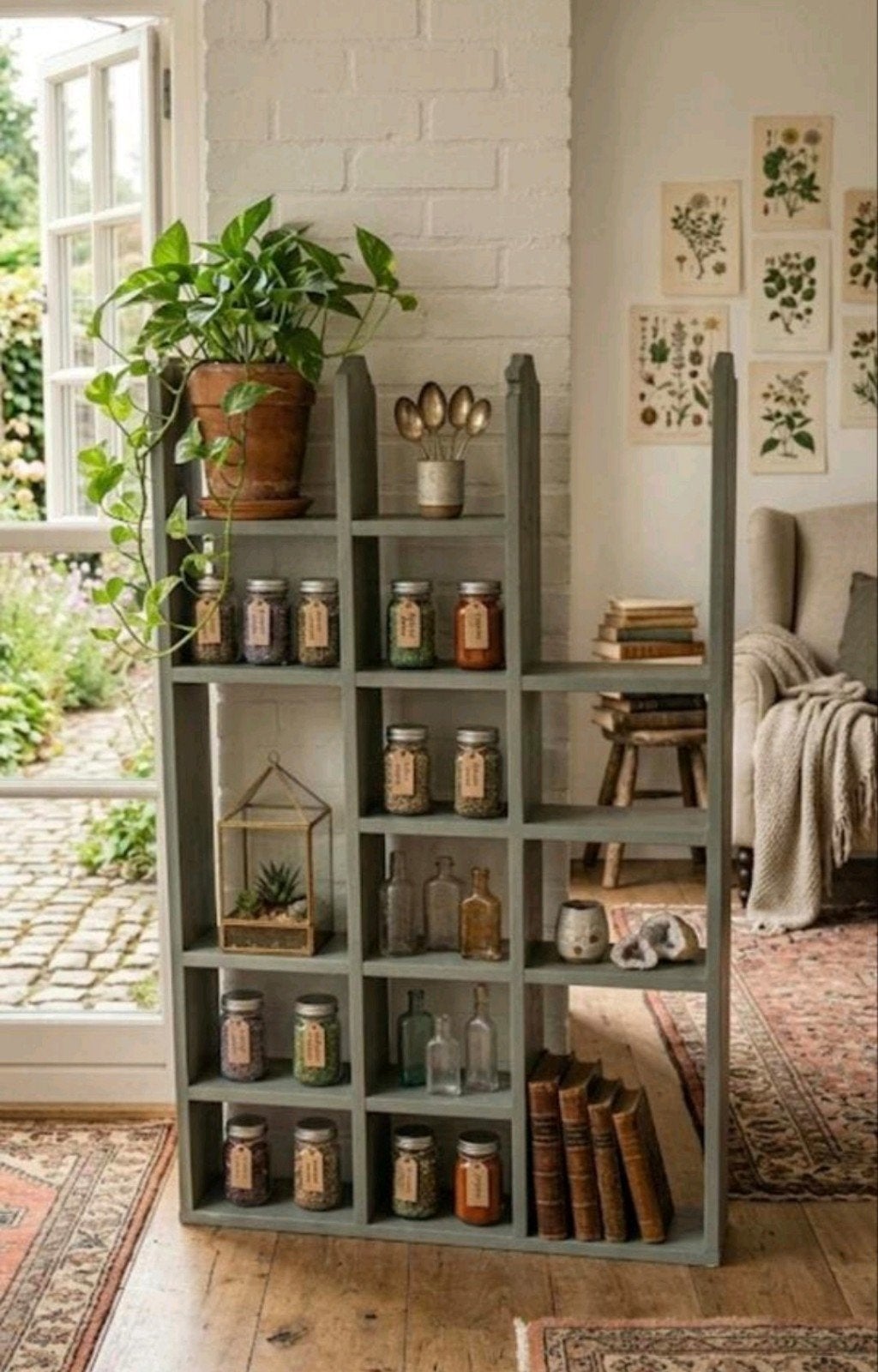 Asymmetrische houten vakkenkast - Vergrijsd groen, Ophalen, Met plank(en), Gebruikt, 100 tot 150 cm
