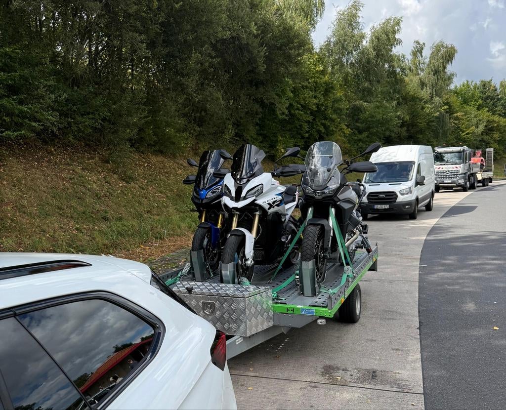Te Huur, motortrailer voor 1, 2 of 3 motoren. In Zeewolde.