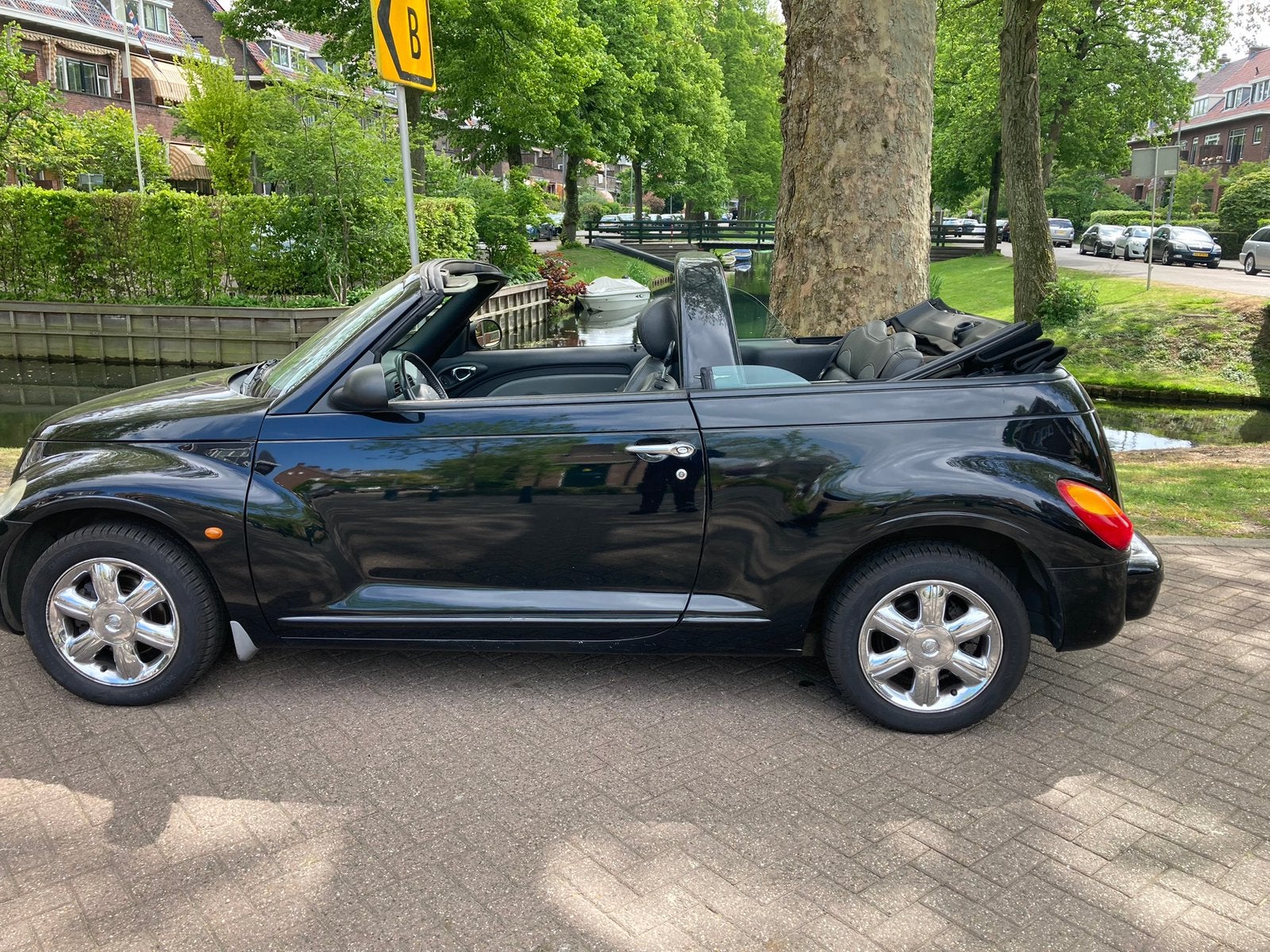 Chrysler pt cruiser cabrio 2005 Zwart, 450 kg, 143 pk, Cabriolet, 4 stoelen