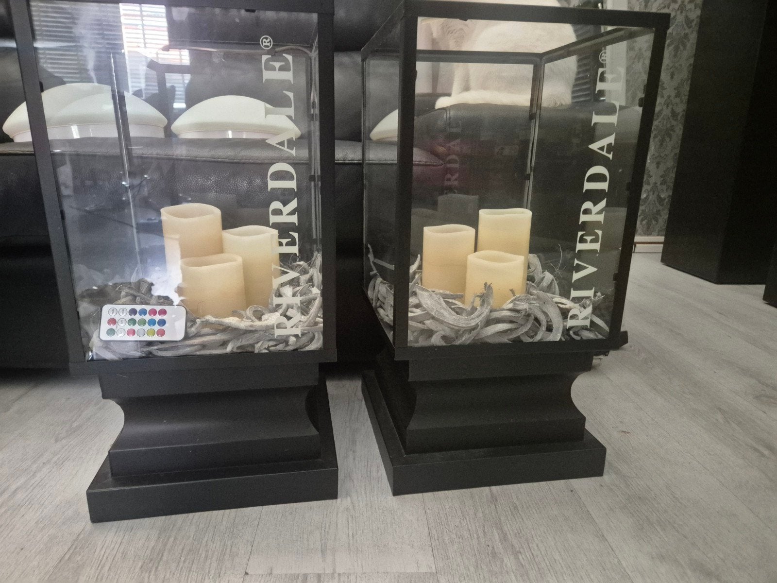 2 Riverdale windlichten met decoratiehout en LED kaarsen, Huis en Inrichting, Woonaccessoires | Kandelaars en Kaarsen, Gebruikt