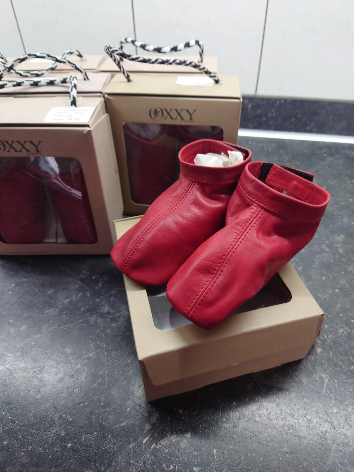 NIEUW OXXY slofjes met klittenband sluiting rood mt 16 of 20, Kinderen en Baby's, Ophalen of Verzenden, Nieuw, Jongetje of Meisje