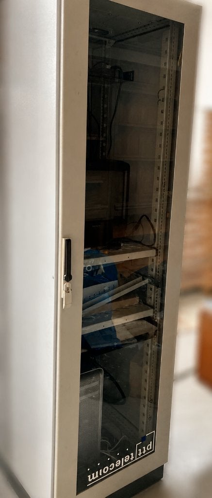 9 inch rackkast met uittrekbare rackplanken, Computers en Software, Ophalen, Gebruikt, Glas, Plaatstaal