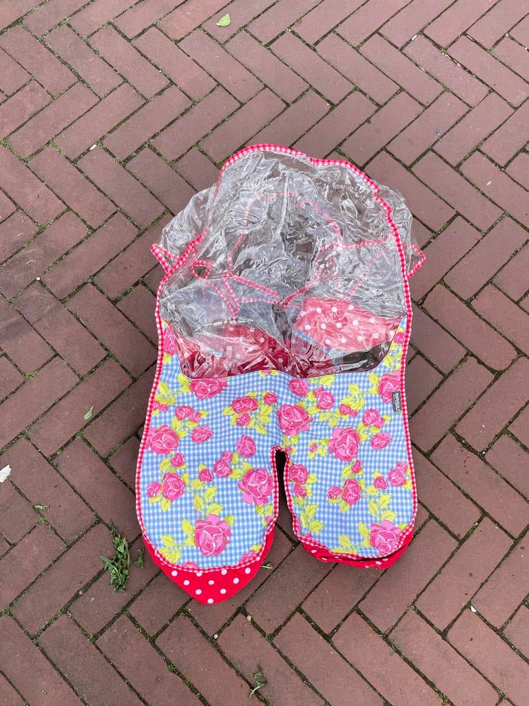 Basil Rosa regenhoes voor kinderzitje (voorop), Ophalen of Verzenden, Zo goed als nieuw