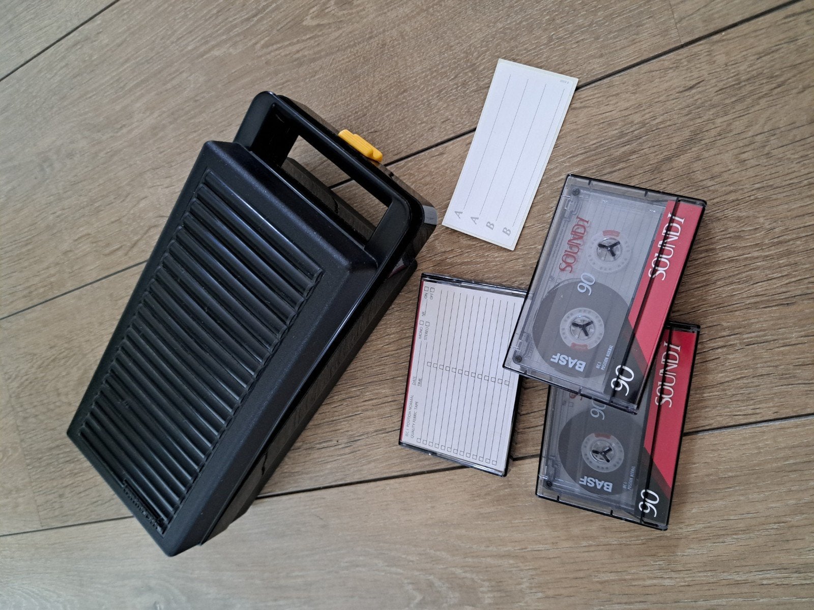 Tontarelli opbergdoos met 3x BASF Sound I 90 cassettebandjes, Gebruikt, Overige genres, 1 bandje, Ophalen of Verzenden