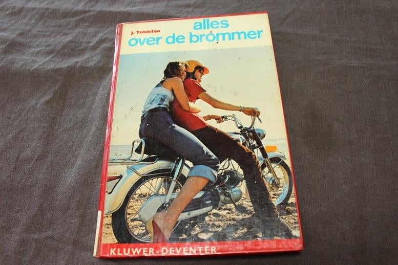 alles over de brommer J. Tendeloo 1974, Fietsen en Brommers, Handleidingen en Instructieboekjes, Ophalen of Verzenden, Gebruikt