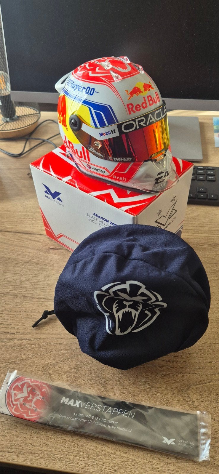 max Verstappen helm seizoen 2023 1:2, Ophalen of Verzenden, Zo goed als nieuw, Formule 1