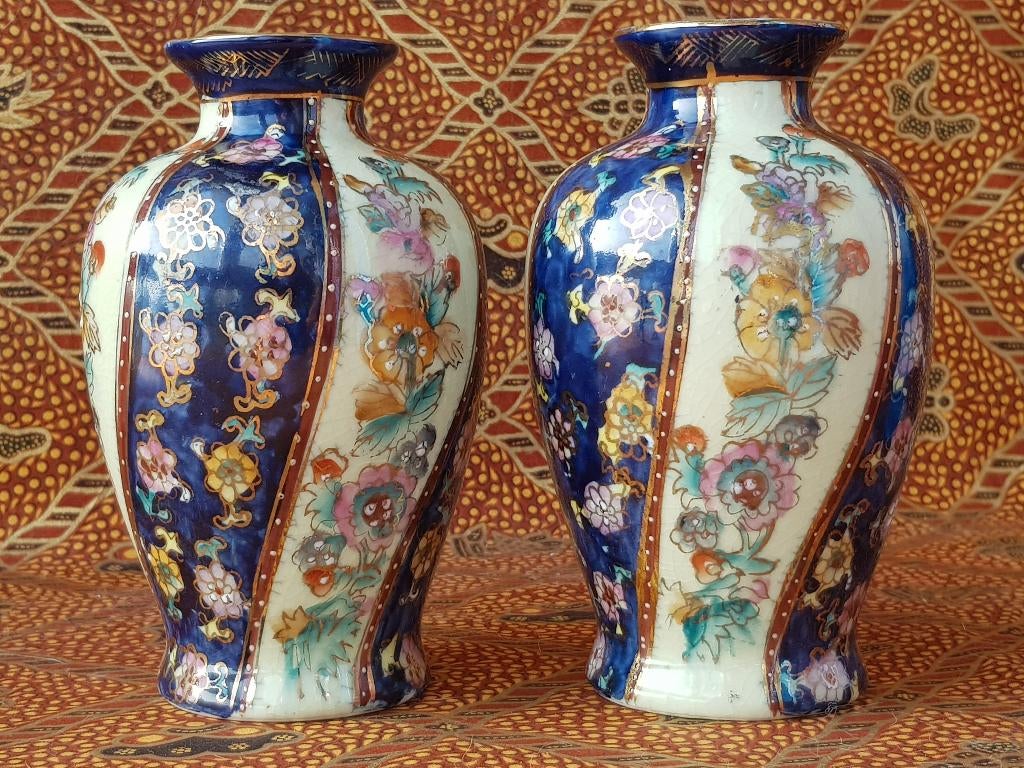 Prachtig stel oude Chinese vaasjes van porselein 14,2 cm.