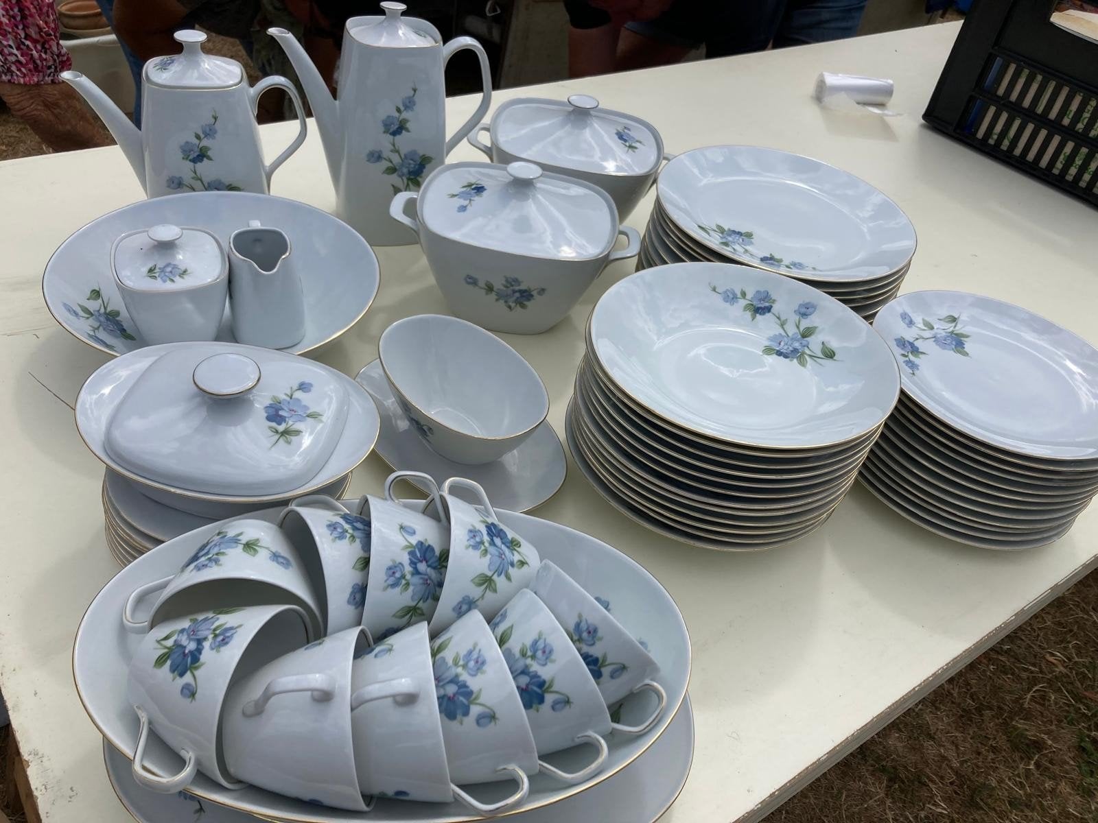 Servies Bavaria Schinding, Ophalen
