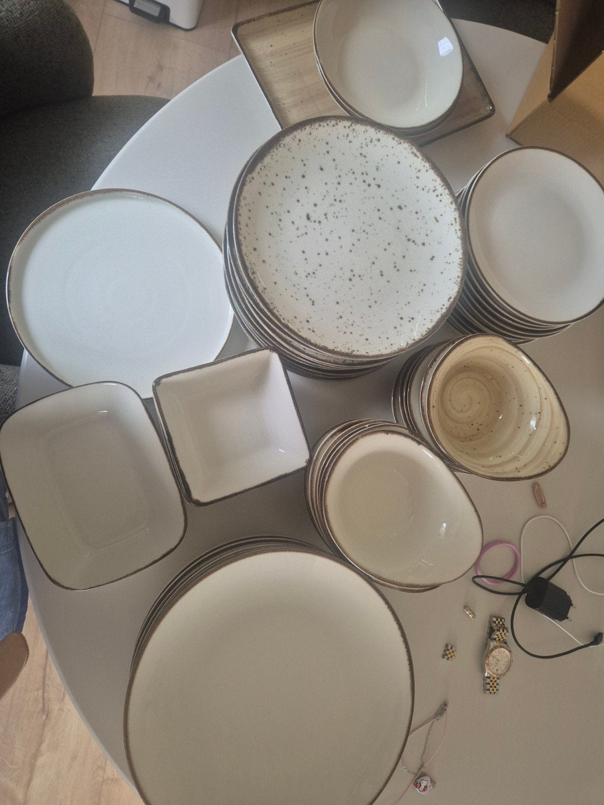 te koop z.g.a.n. porselijn servies voor 12 personen, Huis en Inrichting, Keuken | Servies, Ophalen of Verzenden, Porselein, Overige stijlen