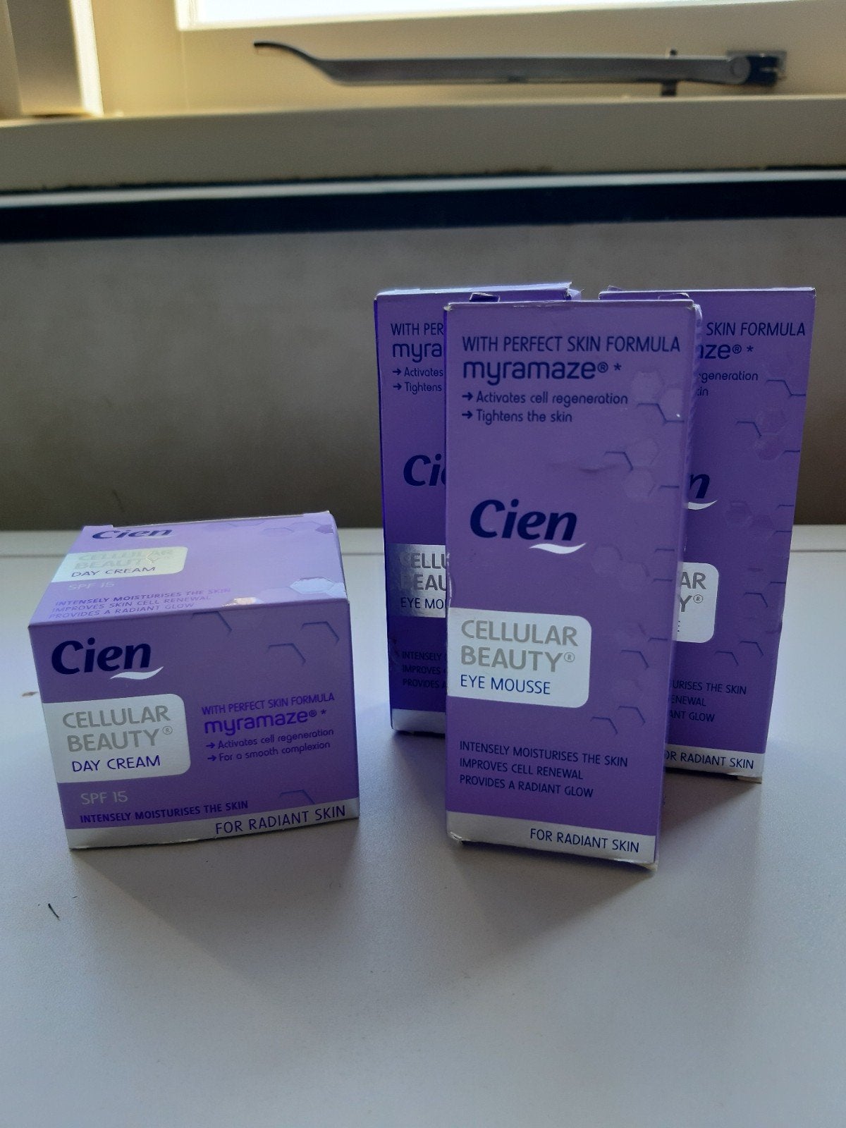 Cien Cellular Beauty Dagcrème Plus 3 Eye Mousse., Verzenden, Nieuw, Gehele gezicht, Verzorging